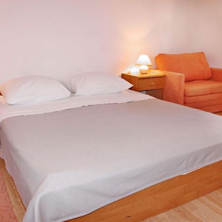 Apartments Remi Nin Bagian luar foto
