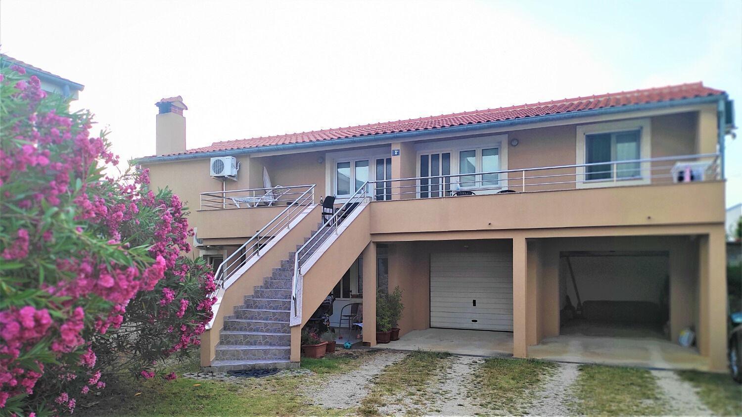 Apartments Remi Nin Bagian luar foto